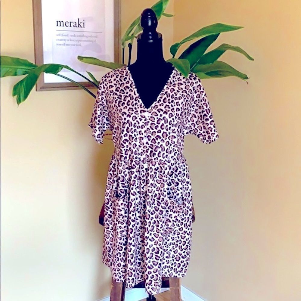 Leopard Short Sleeve Dress - Picture 3 of 8
